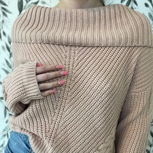 Light pink knitted sweater